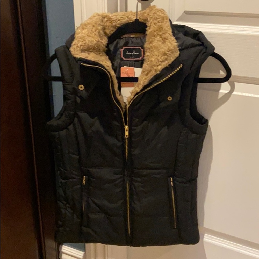 Fur accent puffer vest